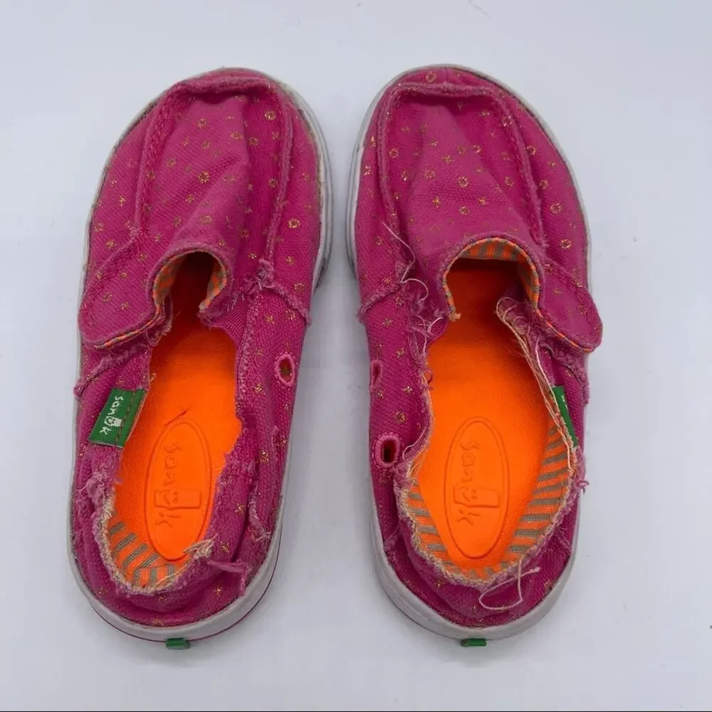 Sanuk SlipOn Shoes, Girls size 10. In excellent used condition!